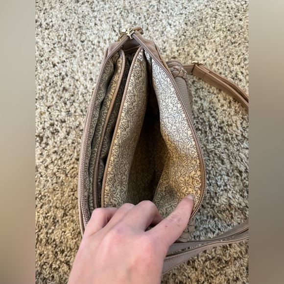 Medium size Tan purse - Picture 5 of 8